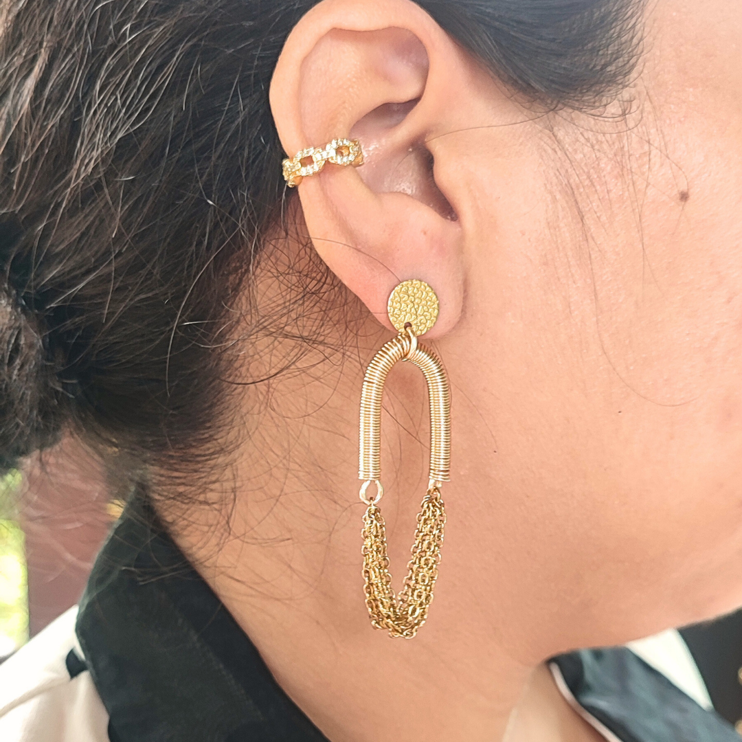 Aretes de tapón u invertida con cadenas (GBR-ALA-CAD-G)