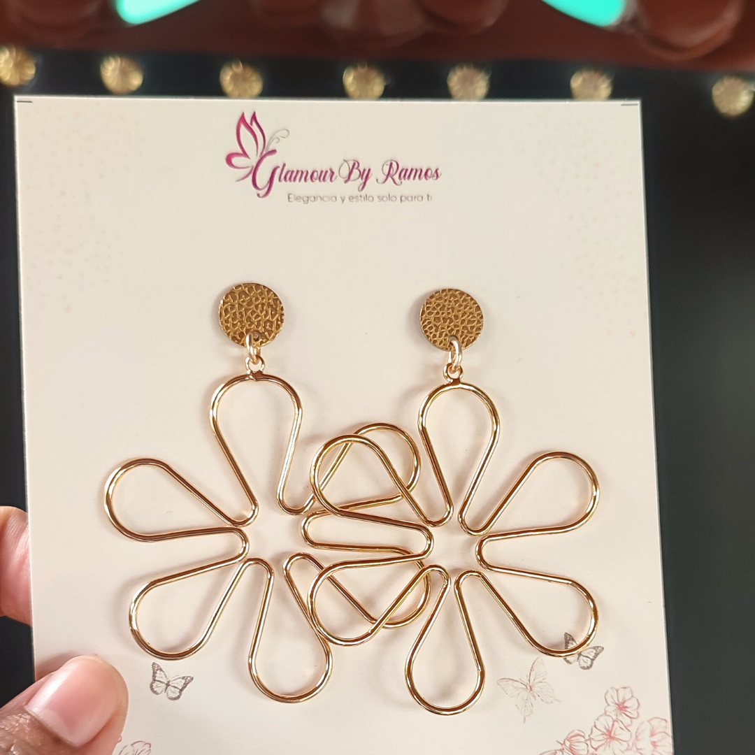 Aretes de tapón con flores sencillas doradas (GBR-FL-GOLD)
