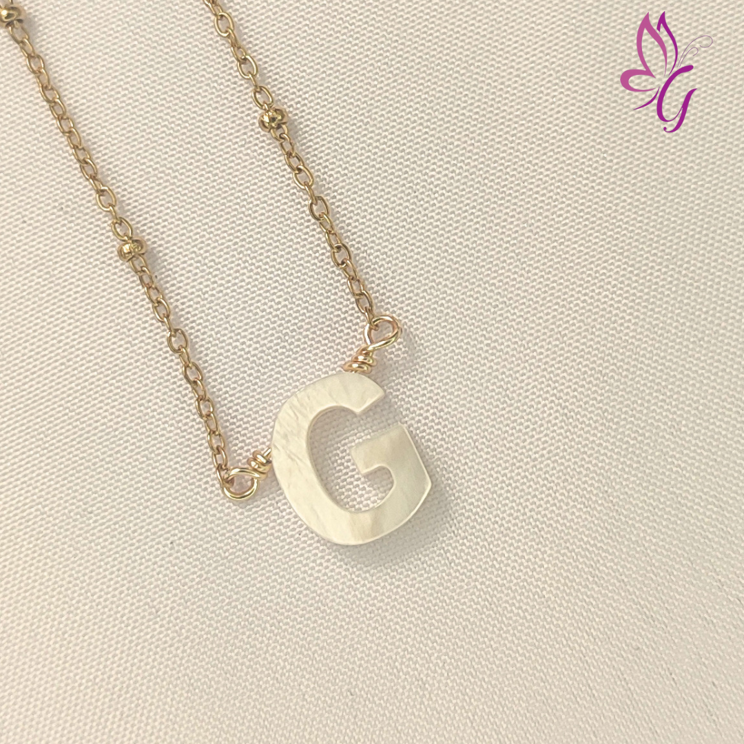 Collar de acero inoxidable con letra G en nacar (GBR-CHS-SHEL-S278-072-G)