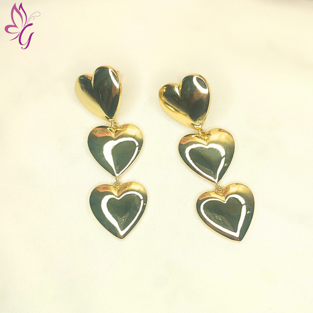 Aretes de corazones dorados largos (GBR-EJEW-H115-04G)