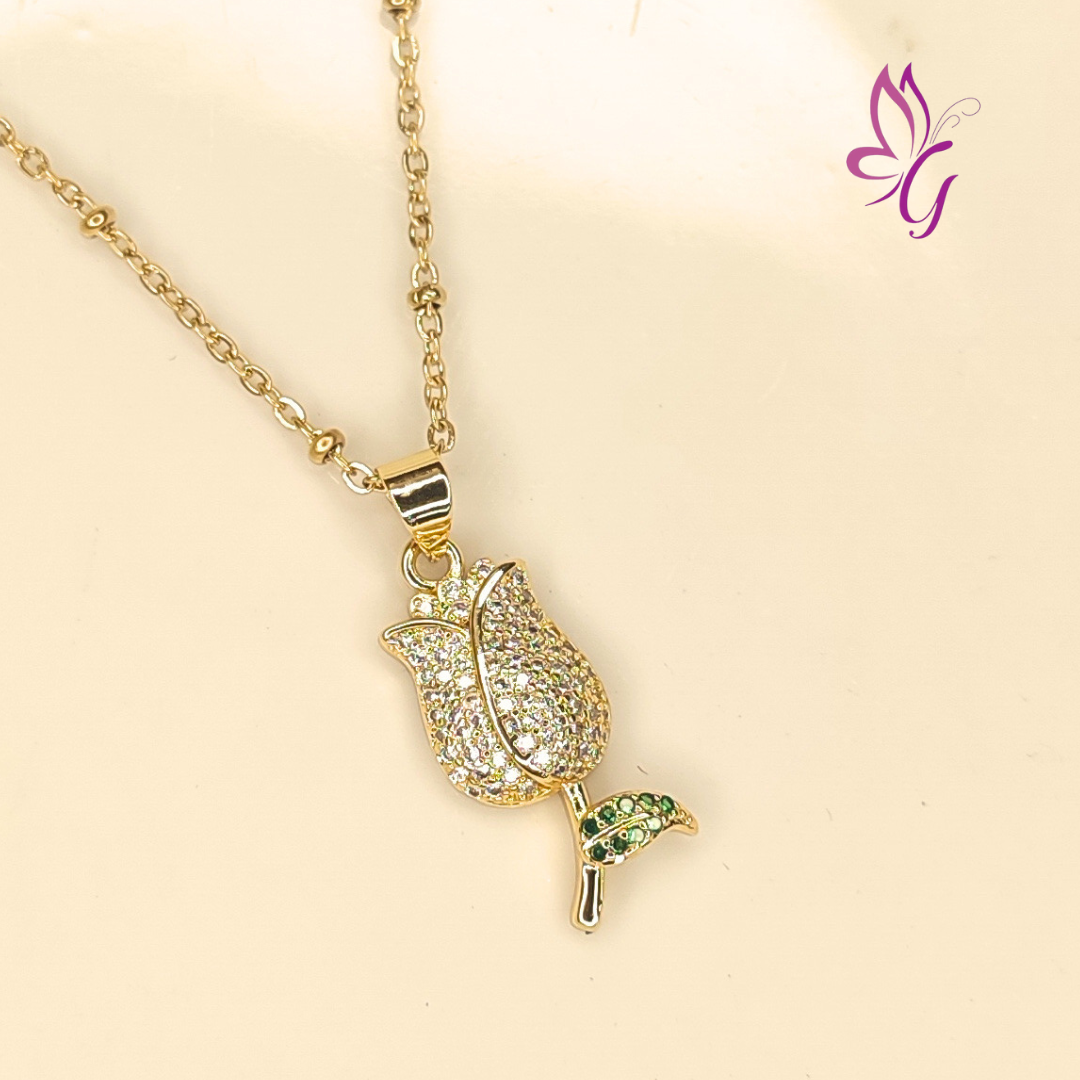 Collar de acero inoxidable con dije de tulipan dorado y verde (GBR-KK-D026-33G)