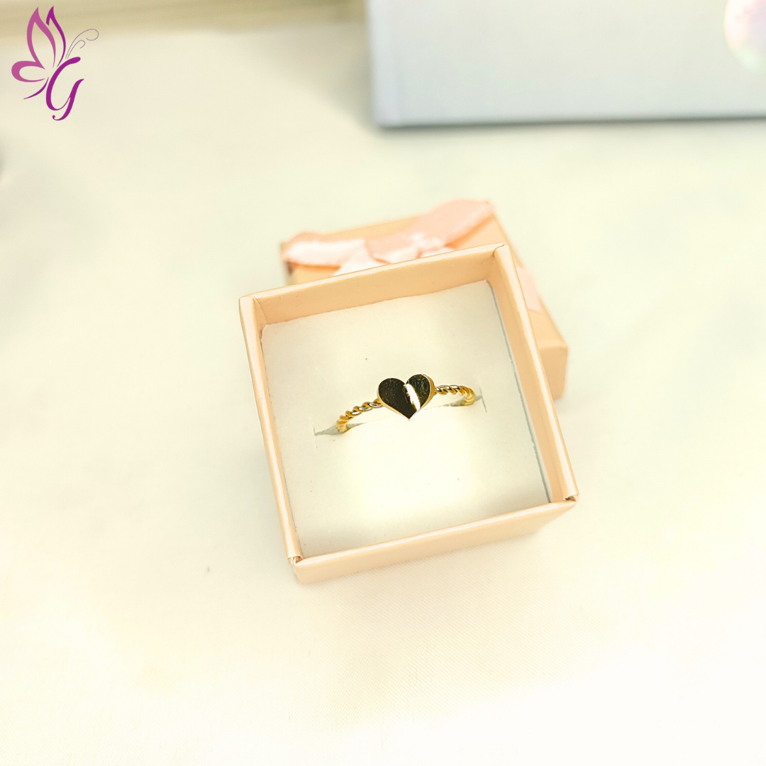 Anillo en acero inoxidable argolla trenzada con corazón (GBR-RJEW-P036-01G-D)