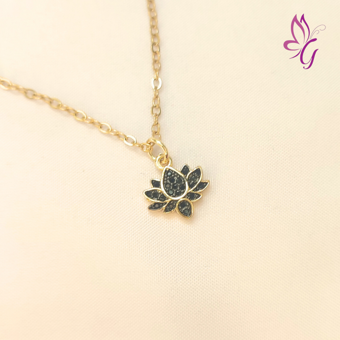 Collar de acero inoxidable con dije de flor de loto (GBR-ZIRC-G161-22)