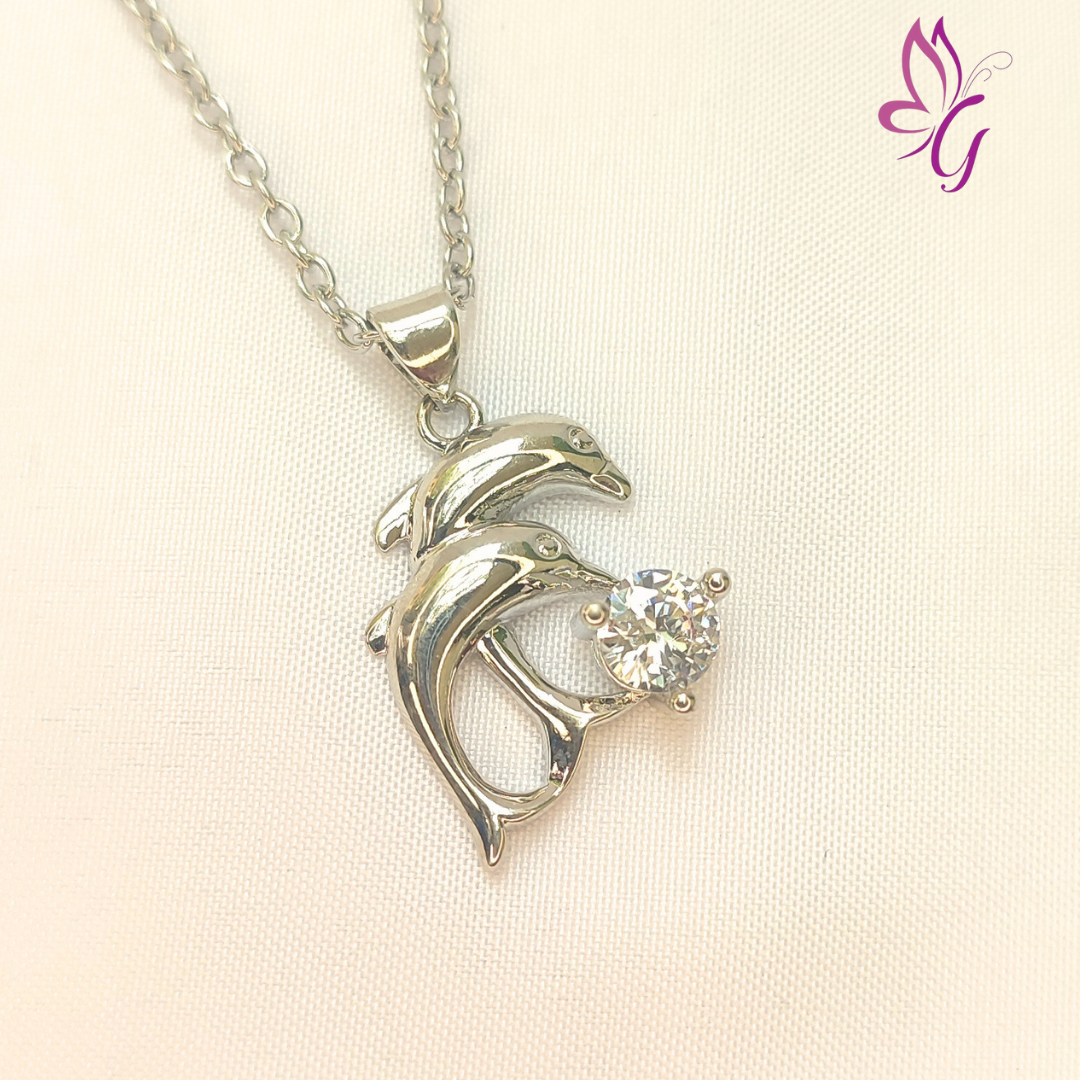 Collar de acero inoxidable con delfin y perla blanca (GBR-ZIRC-R014-53)