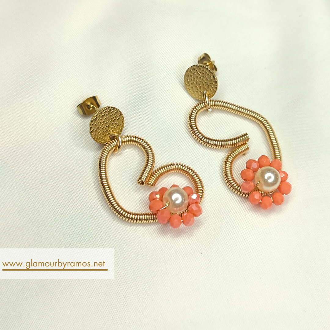 Aretes de botón de corazón con cristales y perlas (GBR-COR-A-003)