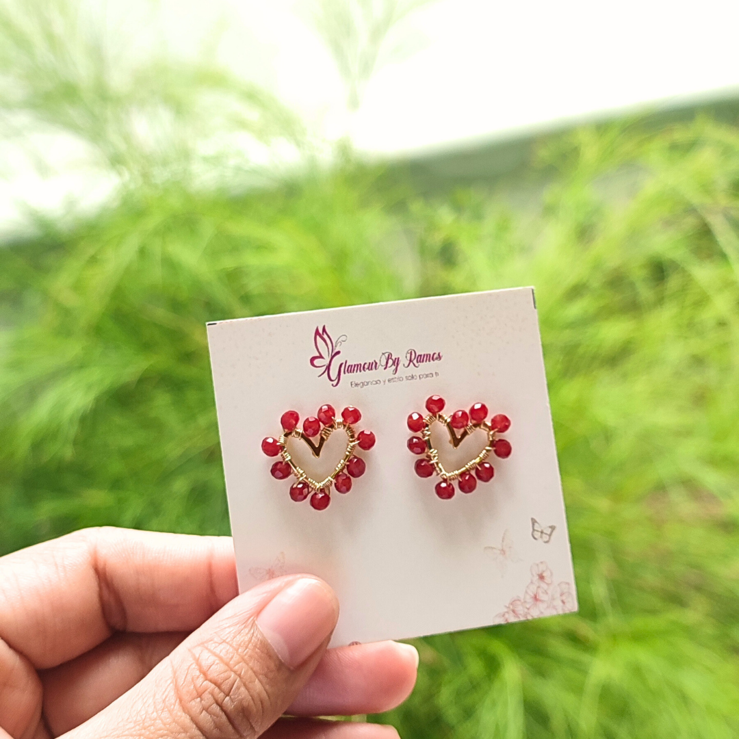 Aretes de tapón de corazón con cristales rojos (GBR-COR-CRI-R)