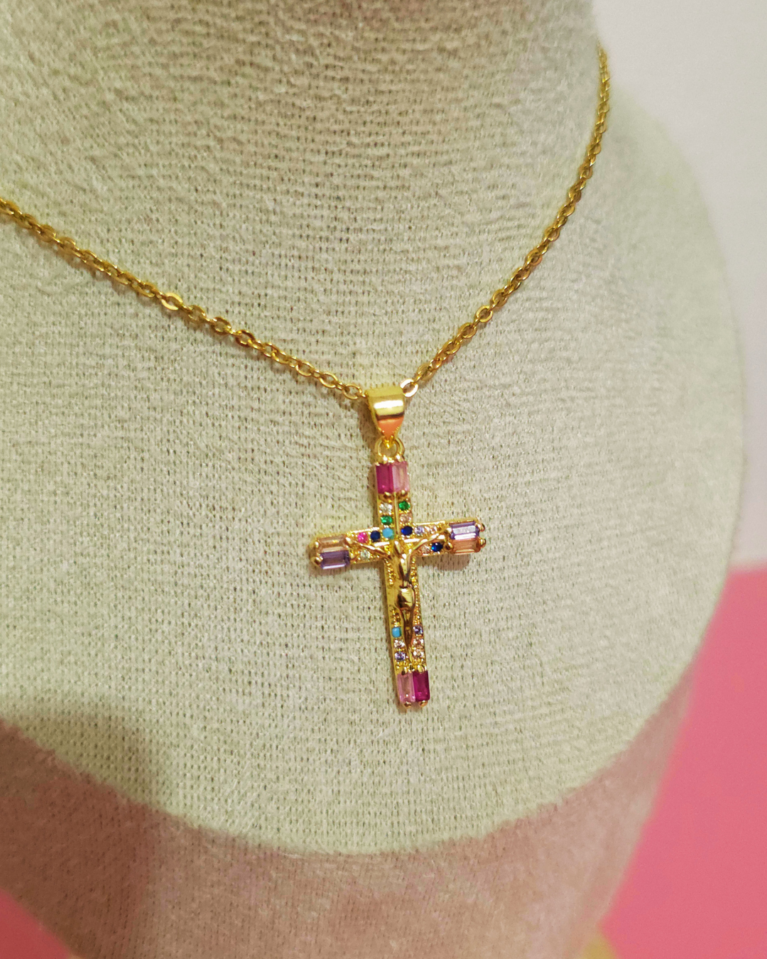 Collar de cruz de colores (GBR-ZIRC-C040-46G-01)