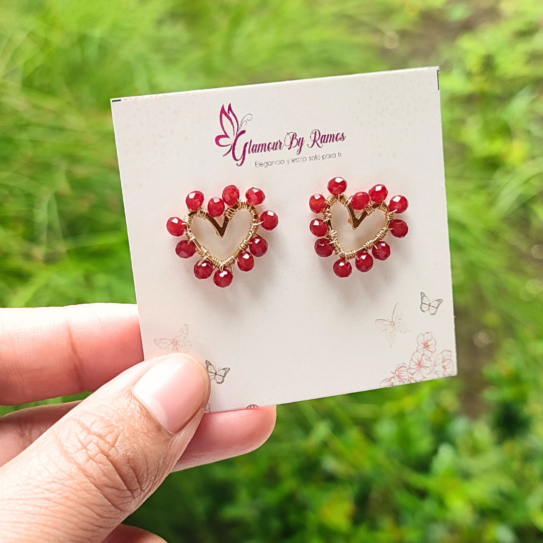 Aretes de tapón de corazón con cristales rojos (GBR-COR-CRI-R)
