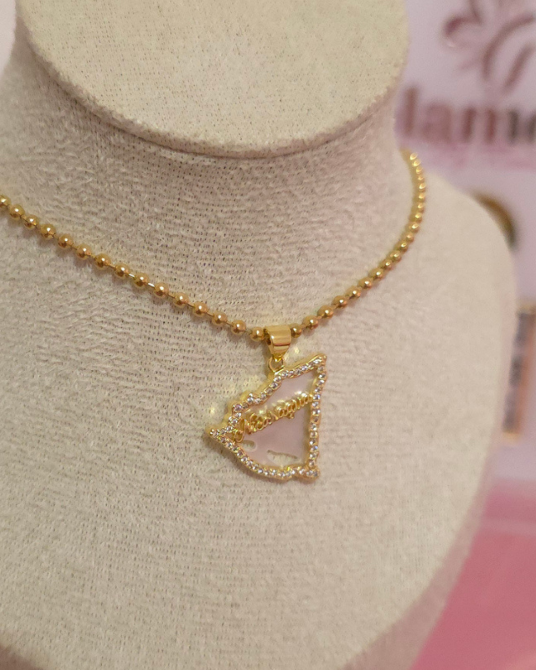 Collar Tierra de volcanes (GBR-NEC-SHE-GOL)