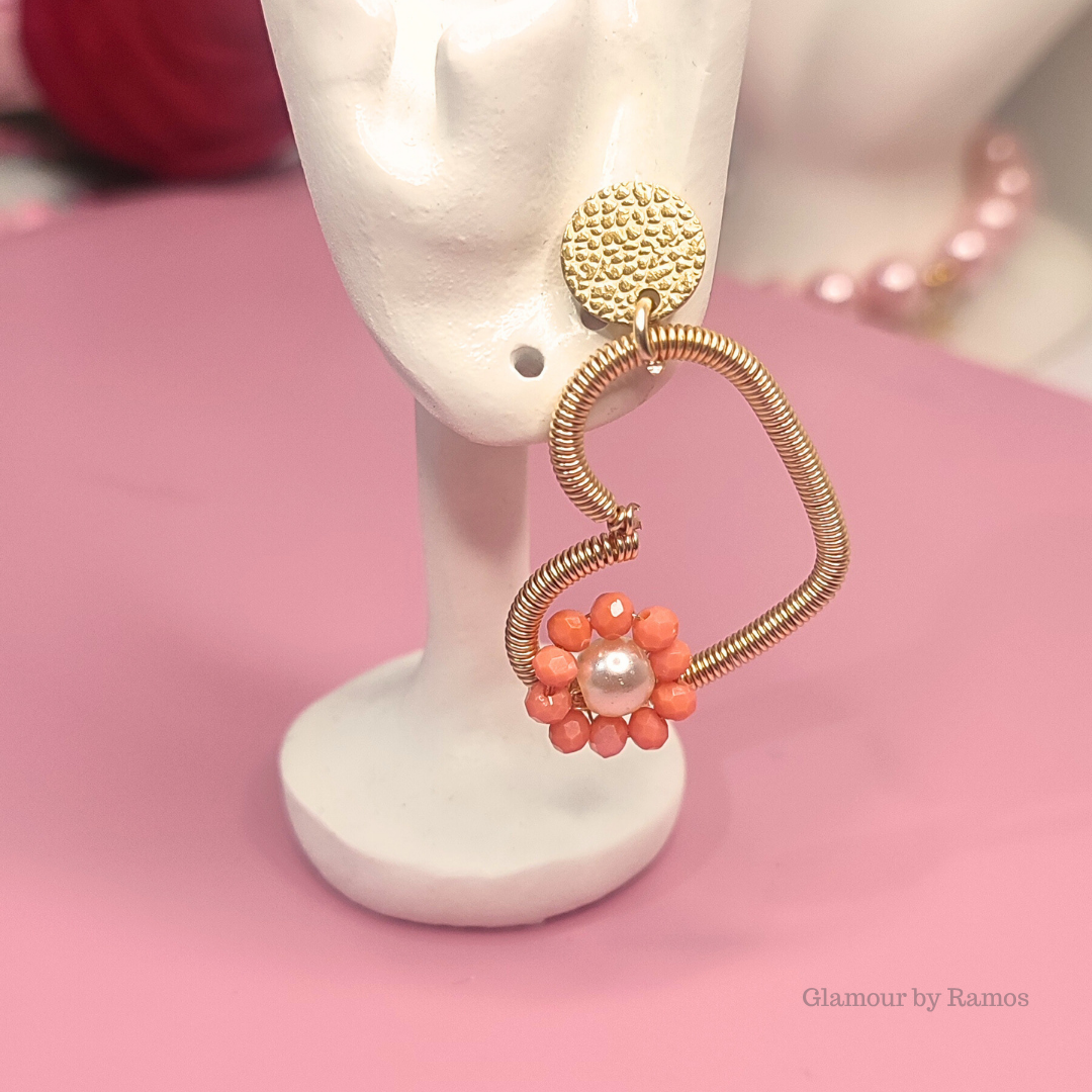Aretes de botón de corazón con cristales y perlas (GBR-COR-A-003)
