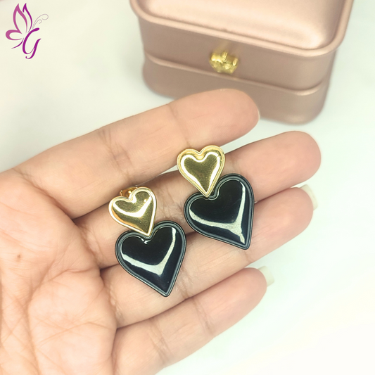 Aretes en acero inoxidable de corazones negros y dorados (GBR-EJEW-D076-01F-EB)