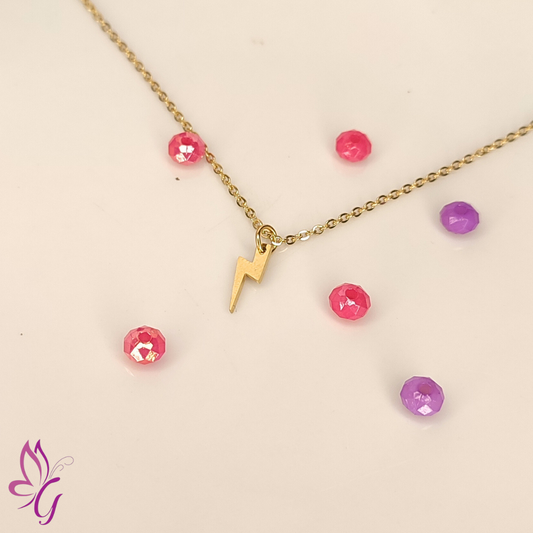 Collar y dije en acero inoxidable con dije de rayo minimalista (GBR-NJEW-E026-04G-GOLD-RAY)