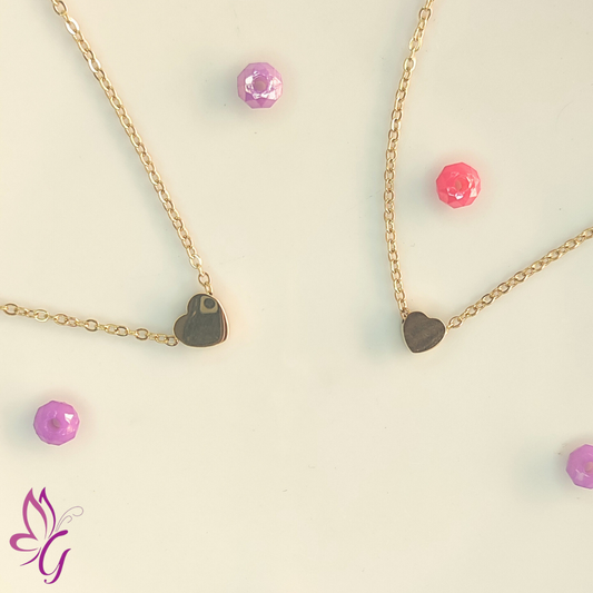 Collar y dije en acero inoxidable de corazón minimalista dorados (GBR-NJEW-E026-04G-GOLDHEART)