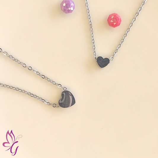 Collar y dije en acero inoxidable con dije de corazón plateado minimalista (GBR-NJEW-E026-04G-PL-HEART)