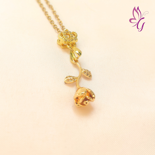 Collar de acero inoxidable con corona y flor amarilla (GBR-ZIRC-F069-22G-K082-043A)