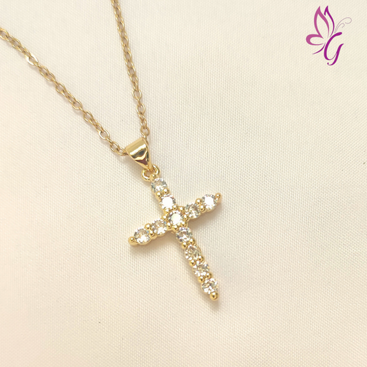 Collar en acero inoxidable con dije de cruz de perlas blancas (GBR-ZIRC-G152-18B-G)